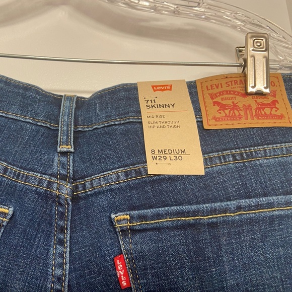 Levi’s  711. Women’s Jeans.  Skinny. Size 8 Medium. W 29 L 30. Distressed NWT - Picture 4 of 6
